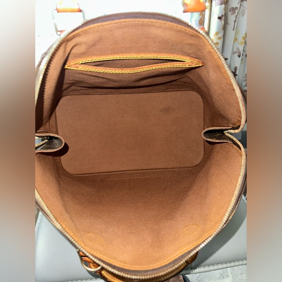 Louis Vuitton Alma PM Monogram Canvas Leather - Picture 12 of 14